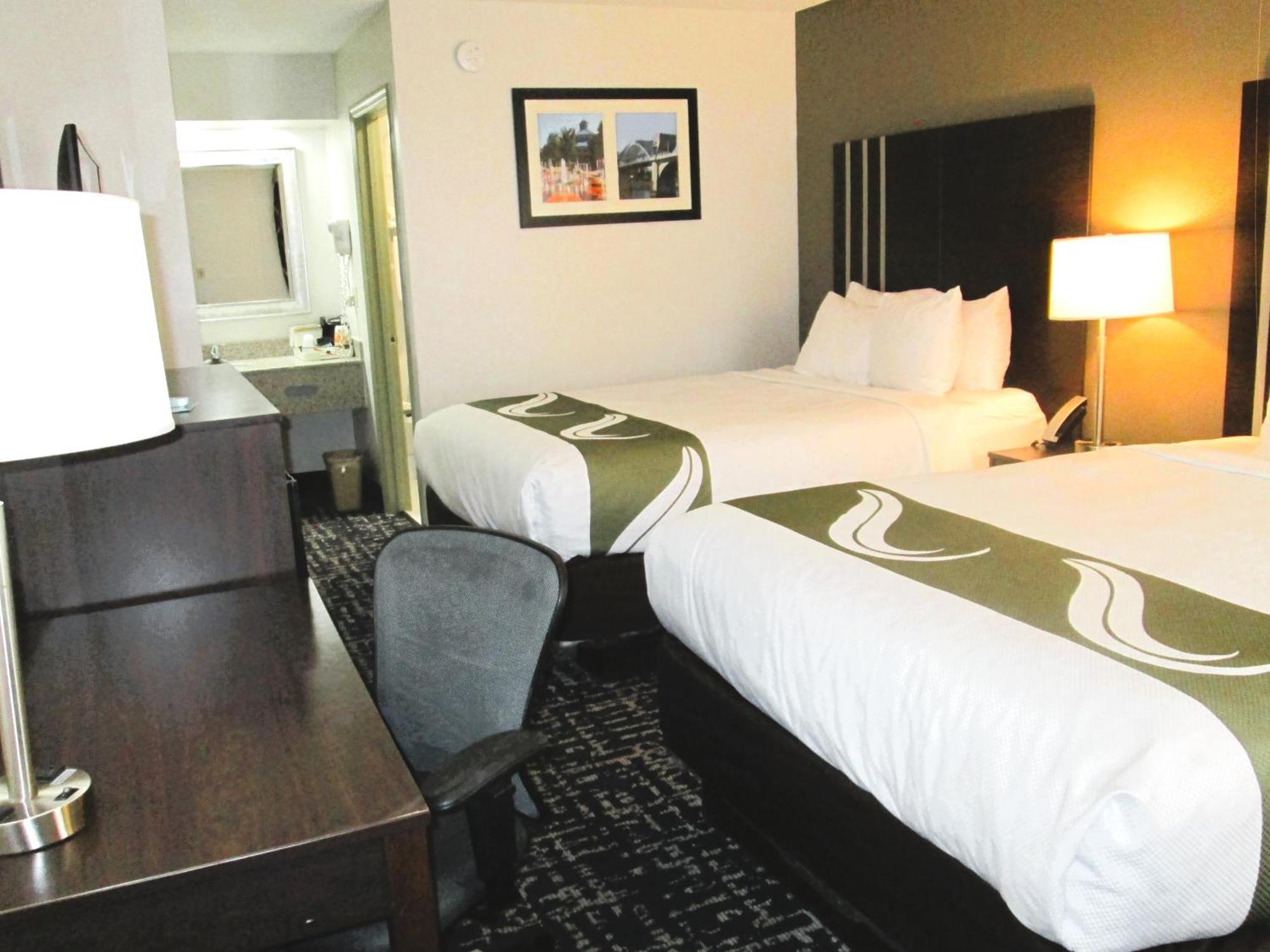 Quality Inn Cleveland Exteriör bild